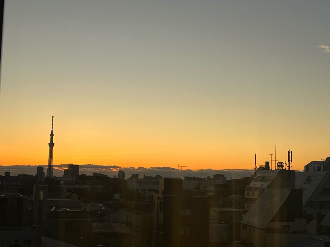 �����ƈႤ���i�ɐڂ���